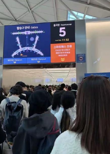 韩国人正在把钱包从首尔搬到中国。国内一碗冷面涨到五十块，烤肉人均上百元，越来越多