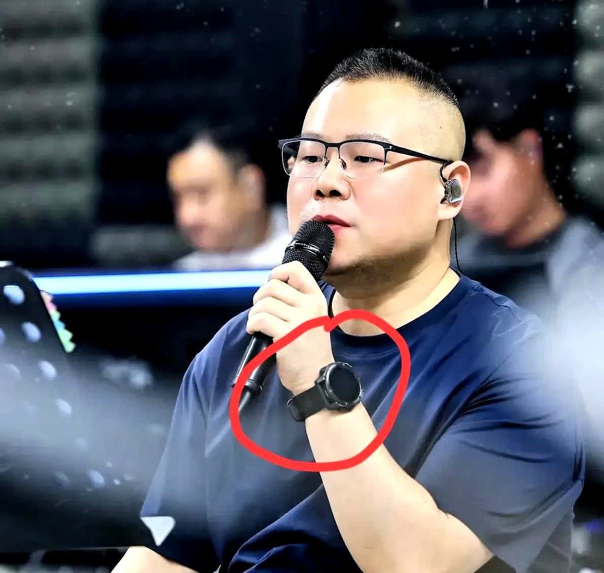 一觉醒来岳云鹏成为全网最大的笑话了好家伙听说小岳岳演唱会抢票都