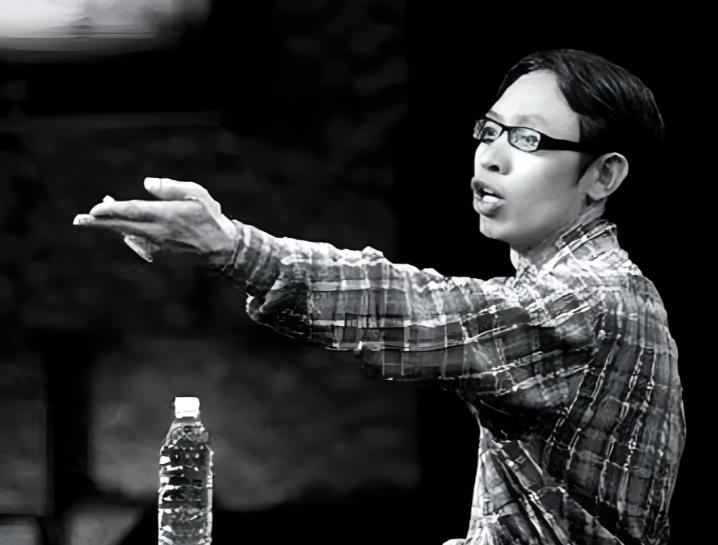 “善恶终有报！”2008年汶川地震时，范美忠正给学生上课，谁知他丢下学生撒腿就跑