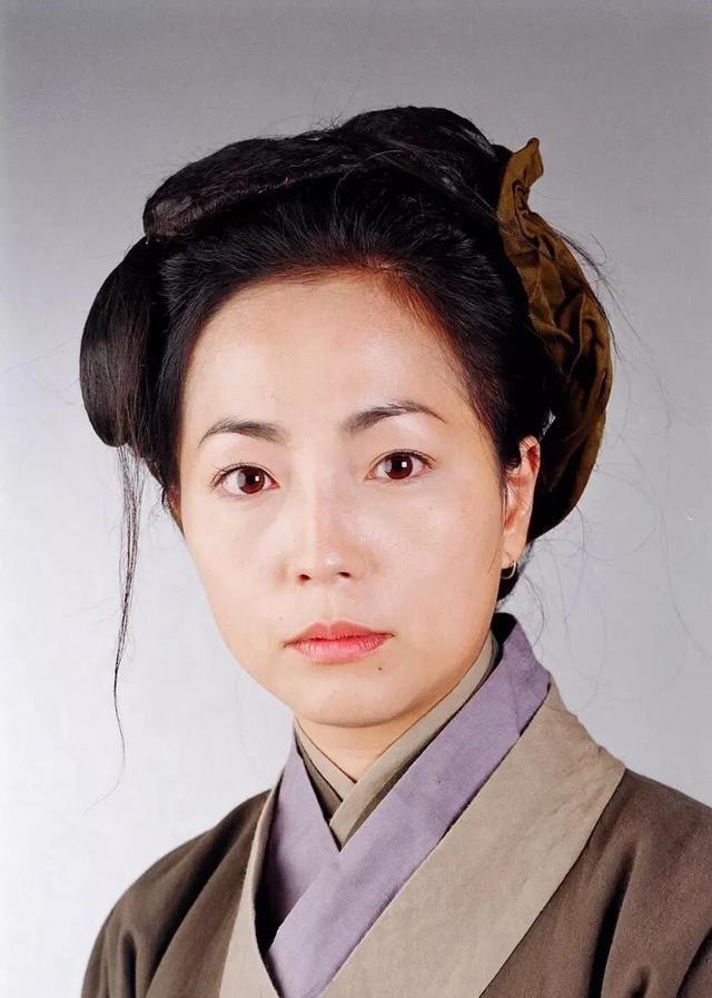 1996年苑琼丹向林正英提出了结婚，林正英却一改往日的温柔，破口大骂道：你就是个