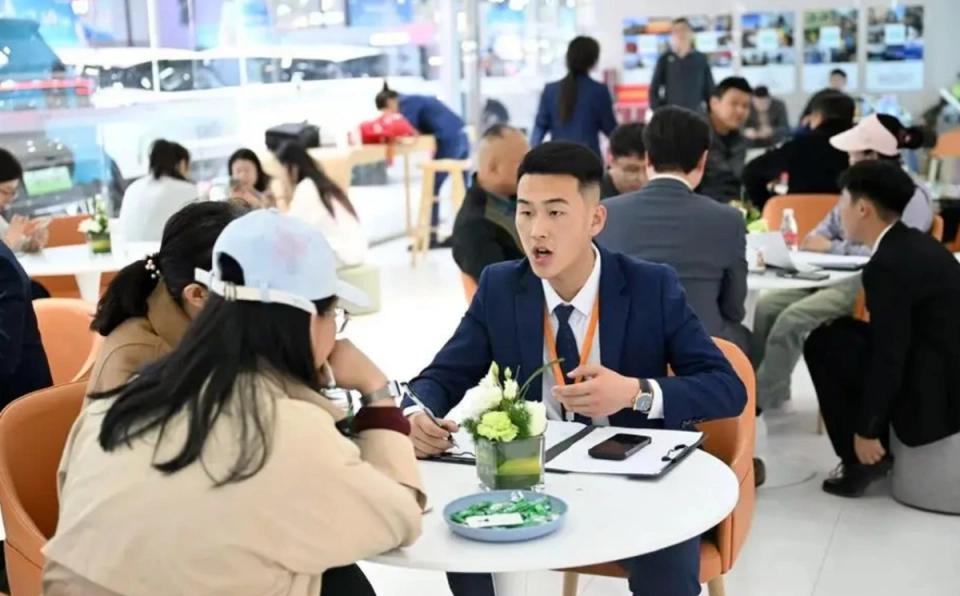 买车贷款小心被“坑”！这些套路你必须知道最近好多朋友跟我吐槽，说现在贷款买车