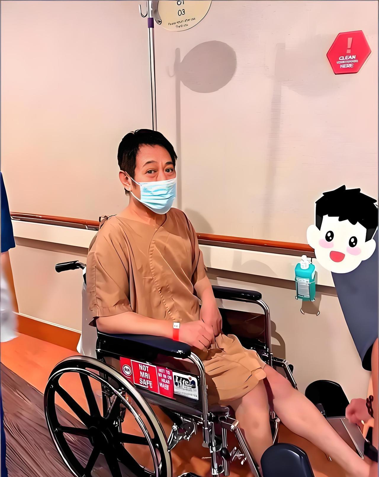#分享城市新鲜事#近日，已经62岁的功夫巨星李连杰，晒出了手术后的尊容。只见其