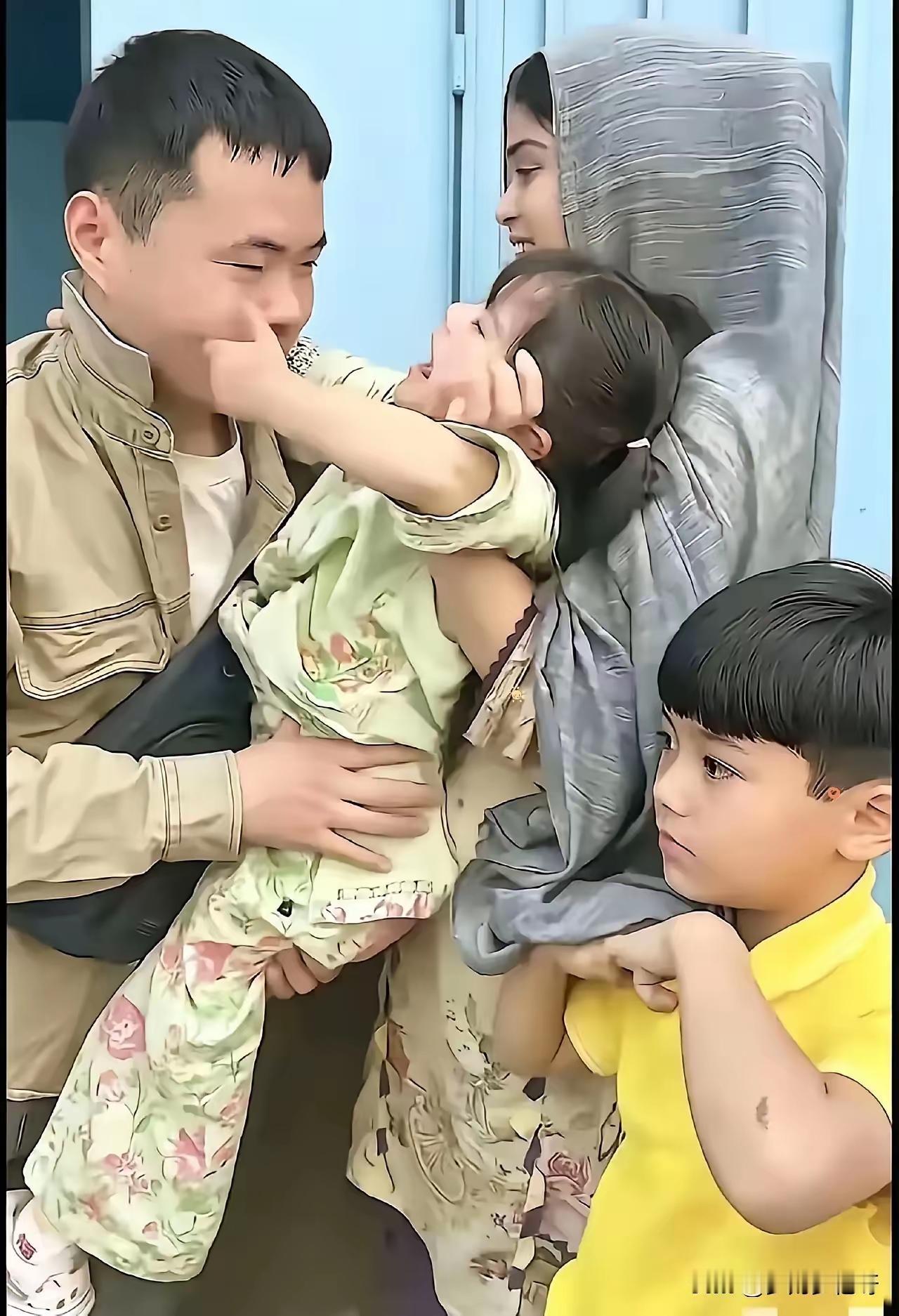 山东小伙跑到巴基斯坦打工，娶了当地媳妇，还生了一儿一女。​本来日子过得挺热乎，