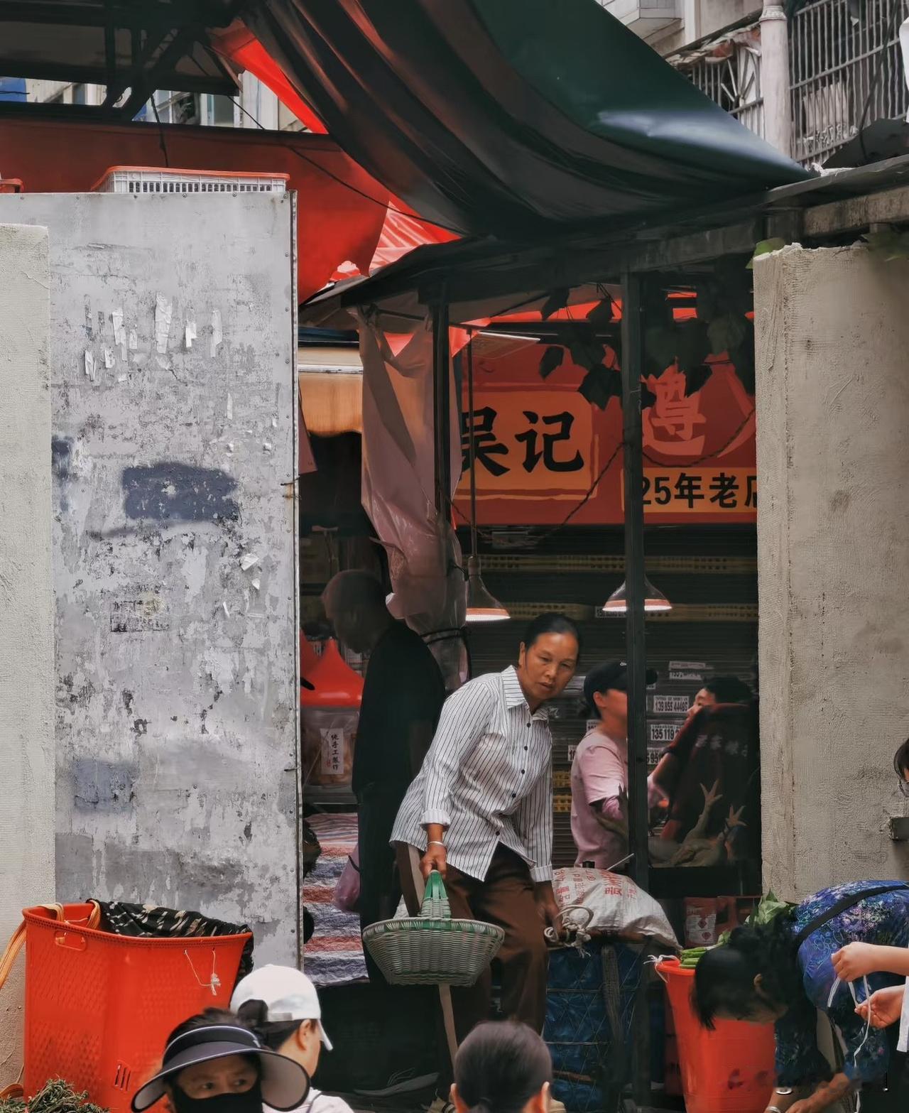发现这个规律没？当大件东西在降价的时候，比如房子，车子，还有利率，这就说明钱越