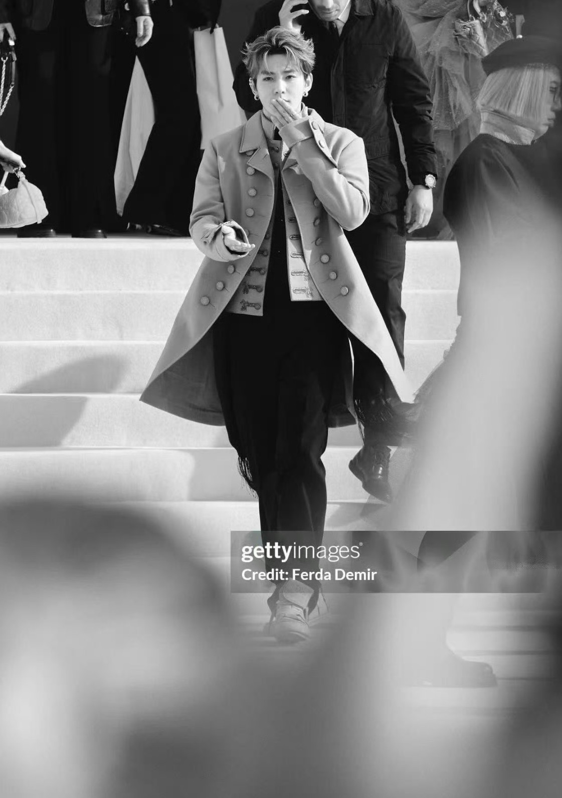 邓为行走的时尚教科书！行走间气场全开，为式飞吻尽显魅力！​​​