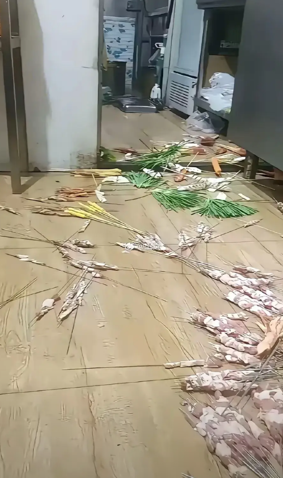 江苏，近日，有三兄弟合伙开烧烤店，开店前，三兄弟经过策划评估，最终每人拿出了60