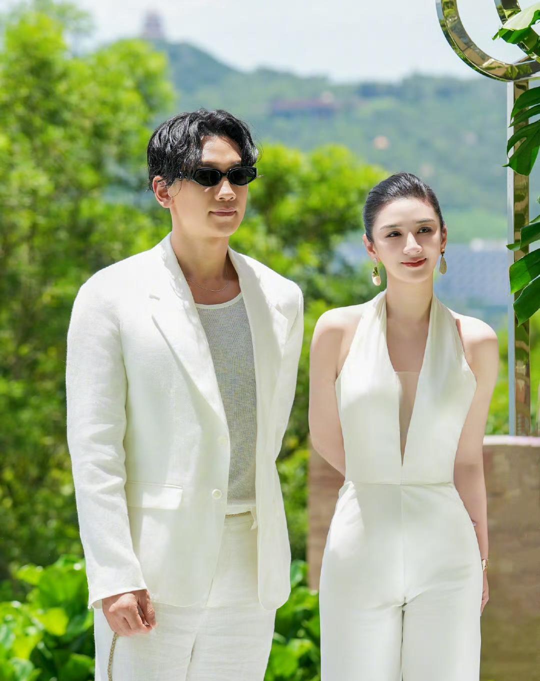 黄奕和Rain同框直接美上热搜！这身ESPARA高定礼服，衬得她像韩剧在逃