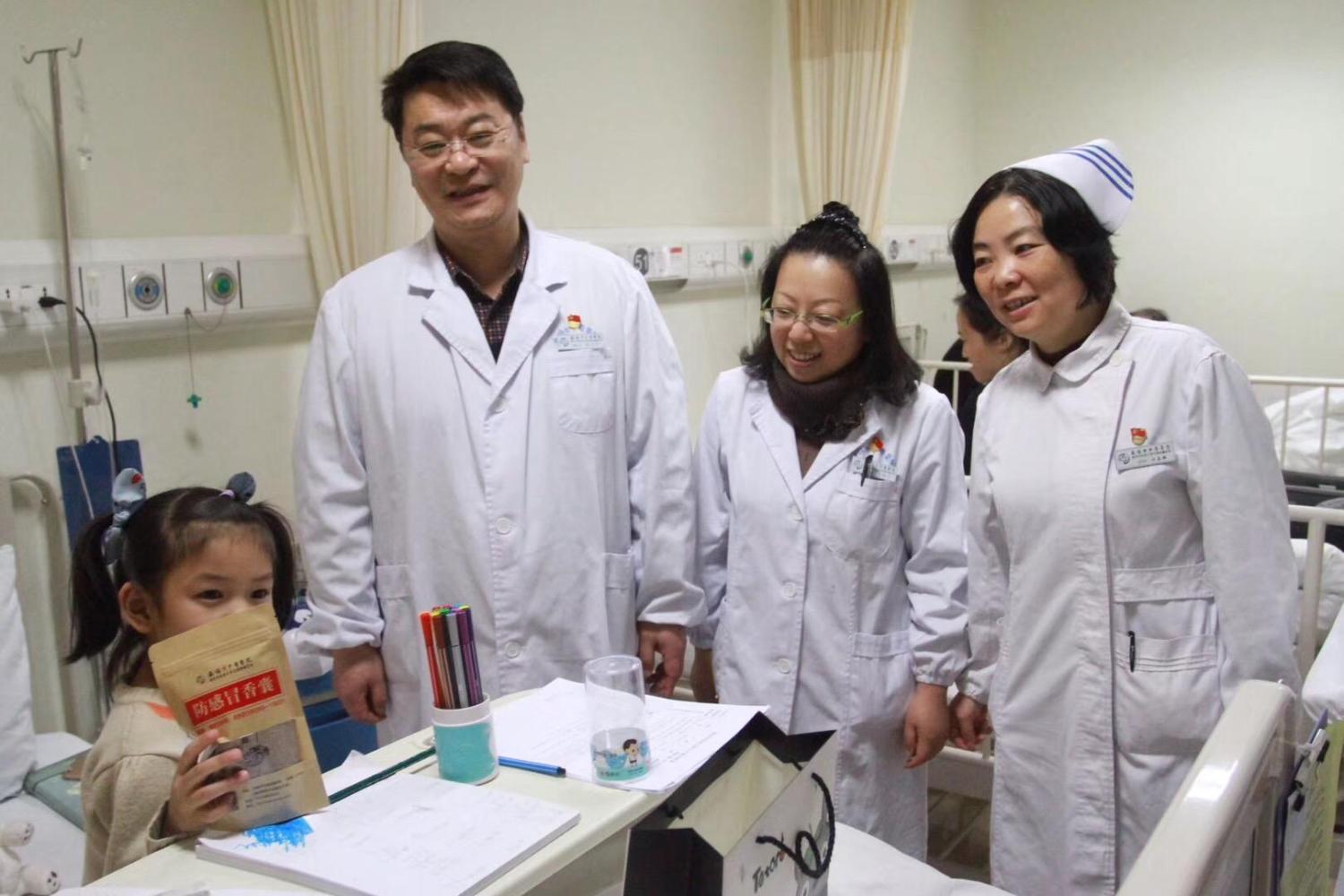 暖心! 无锡市中医医院别样礼物送孩子