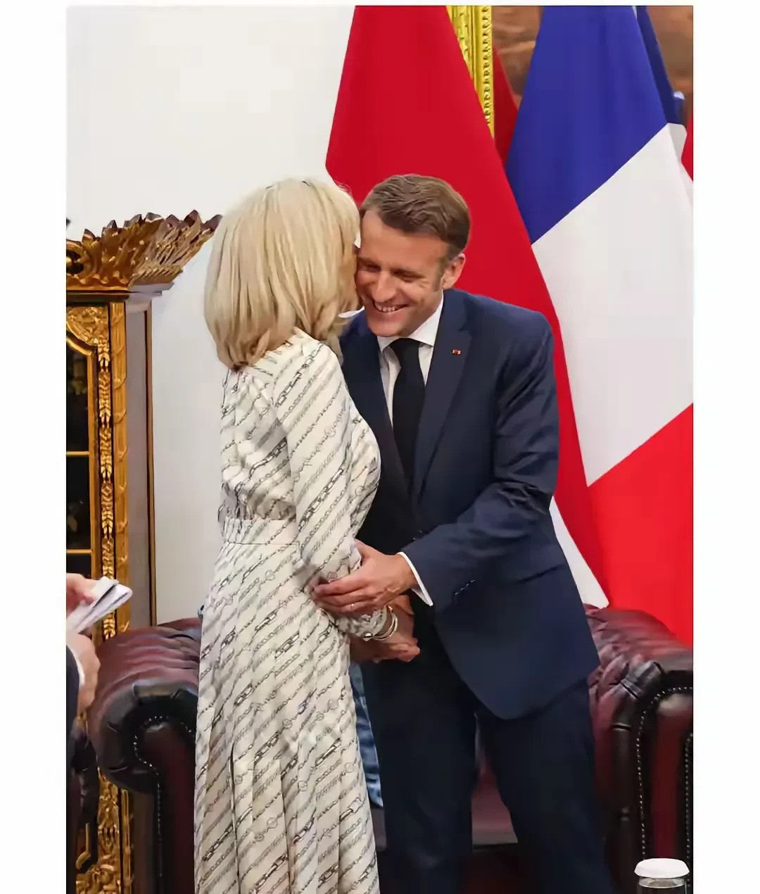 马克龙夫人真会玩流量---哎呀妈呀，你们是不知道，法国总