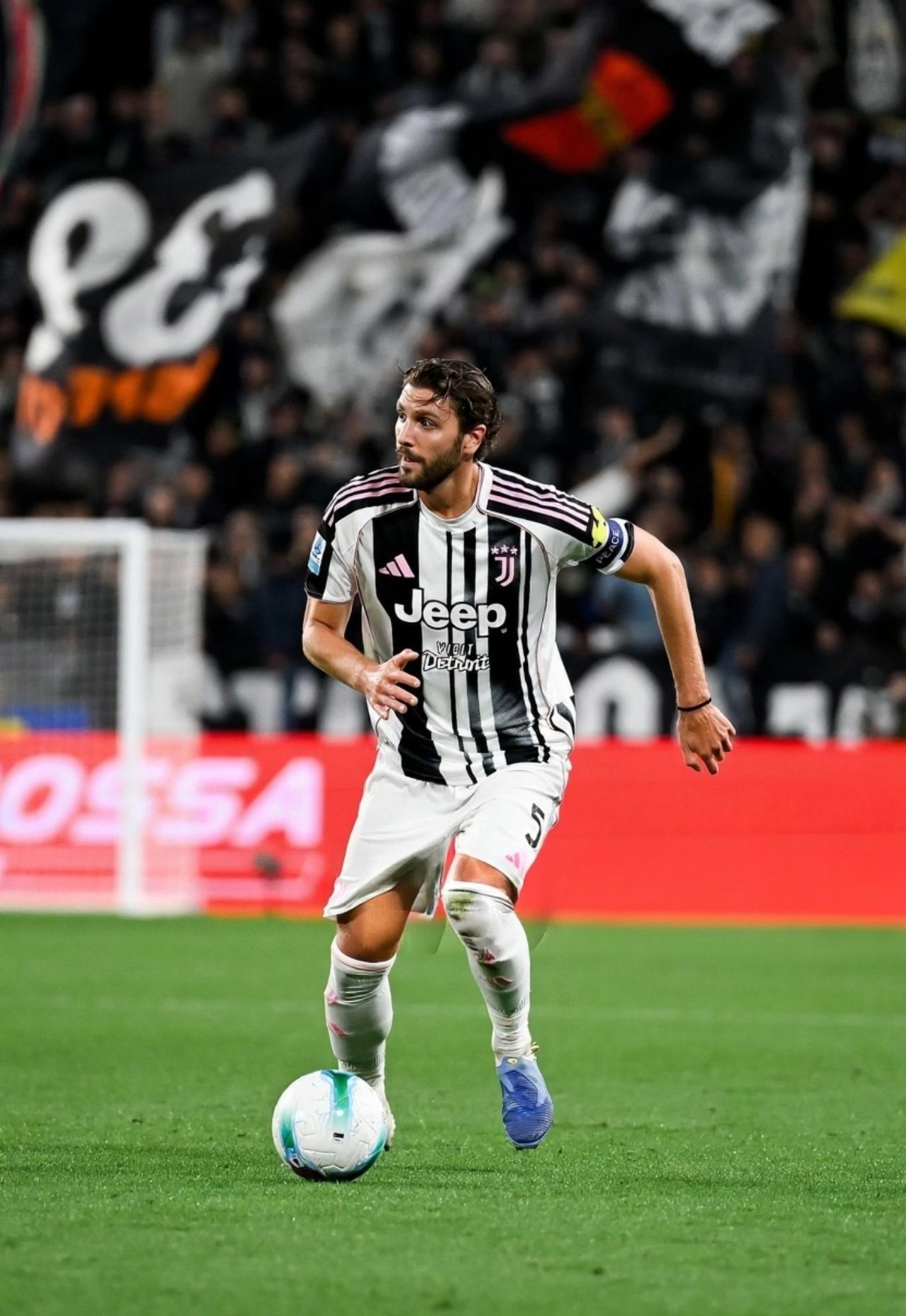 佩杜拉：“尤文图斯需要找到洛卡特利的替代者，因为他并不适合斯帕莱蒂的战术风格。