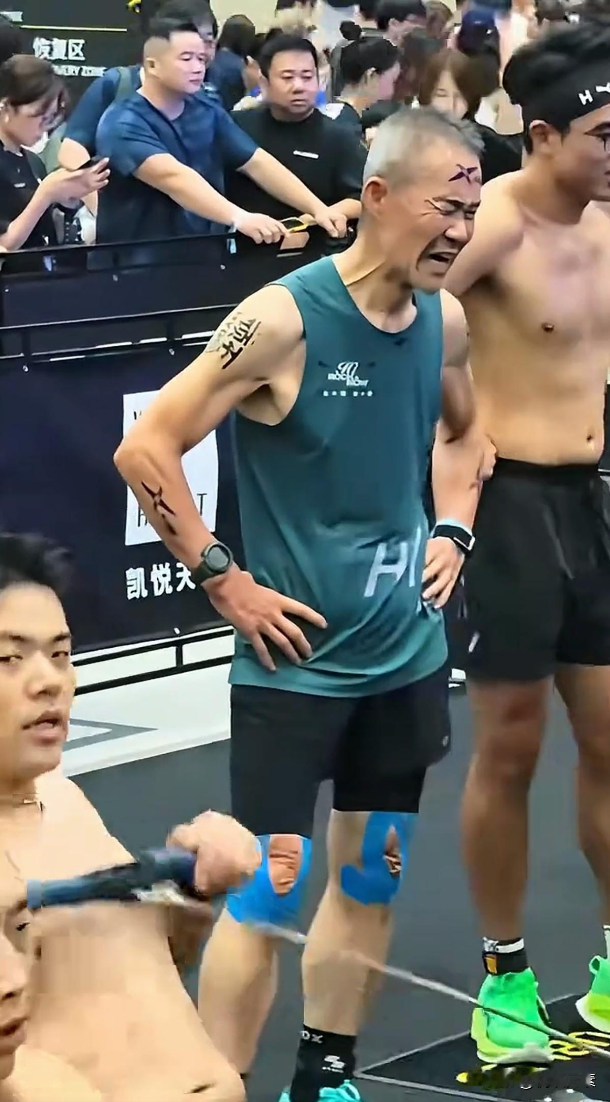 练吧？毕竟岁月不饶人，七十多岁的人，有些项目只得咬牙切齿拼命硬上；不练吧？美丽娇