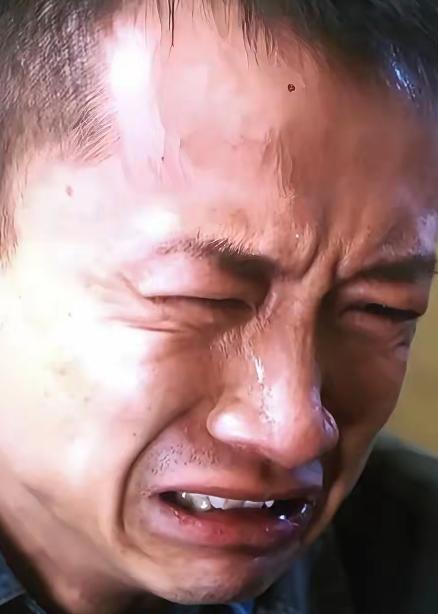 小区里一位60岁的阿姨，老伴去世多年，独自生活。她在后面荒地开出一块菜地，种点白