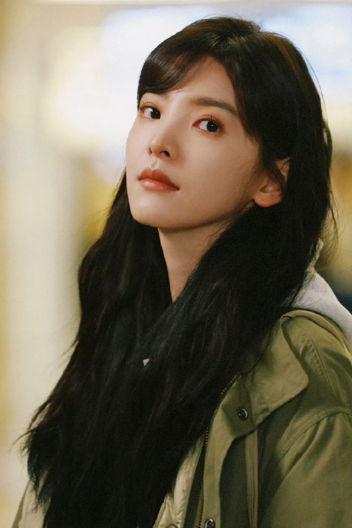 1.孙千她目前在播的剧播出效果也算是达到预期了，后续还有不少资源，也是光线力捧的