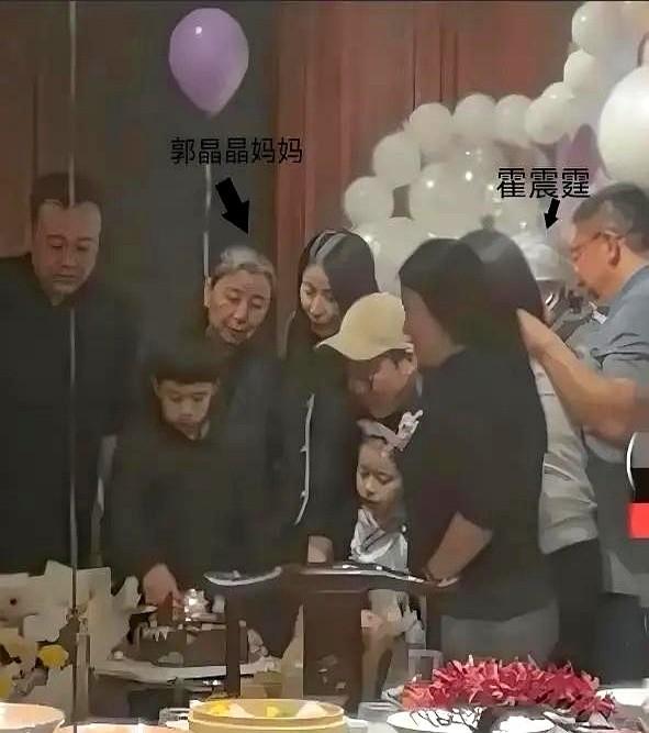 郭晶晶给女儿庆生，直接戳破了豪门的滤镜。给长女霍中妍办8岁生日宴，地方没选啥