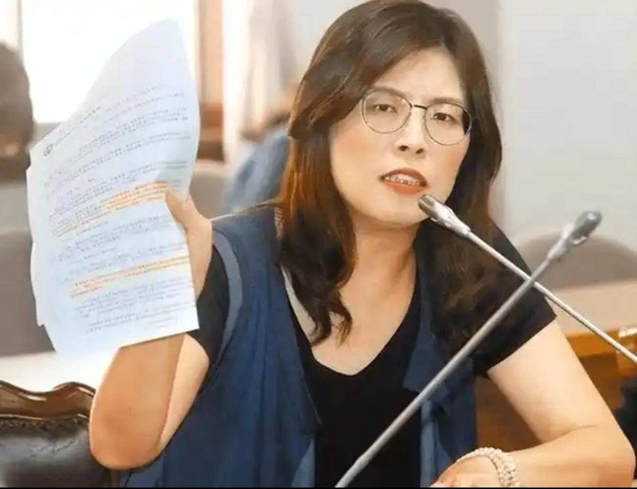 连胜文为何敢这么对郑丽文？连胜文最近对郑丽文，那可是真不客气。他直接给郑丽文