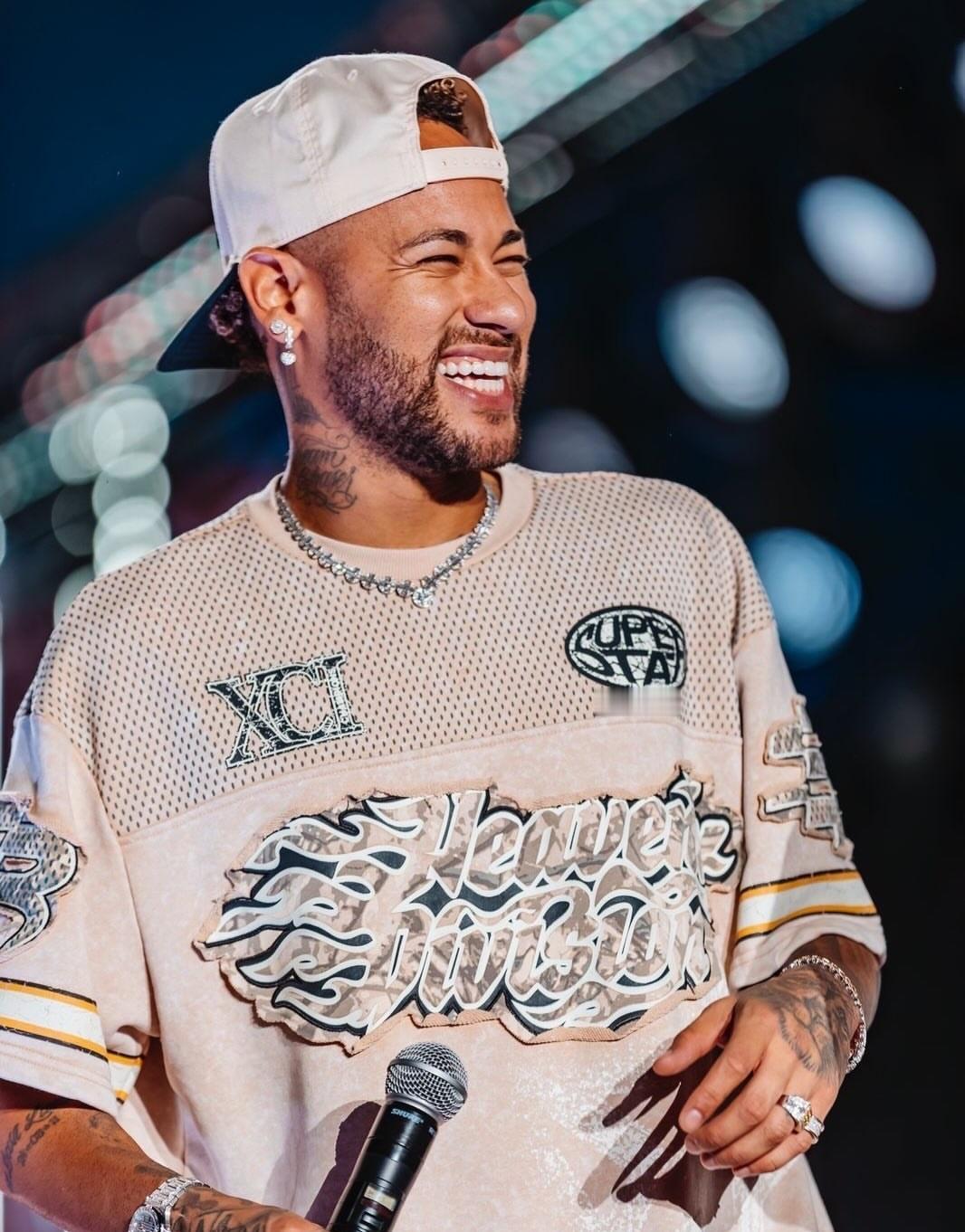 欧洲转会新闻汇总！★世界杯决赛我要进球！娱乐明星内马尔将在今天接受左膝半月板