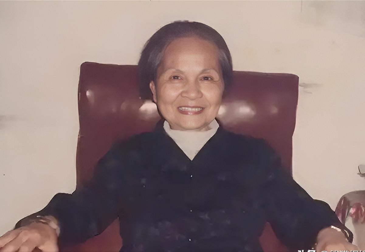 “我是周恩来曾经的妻子,我想见一见他!”1953年,一妇女来到中南海求见