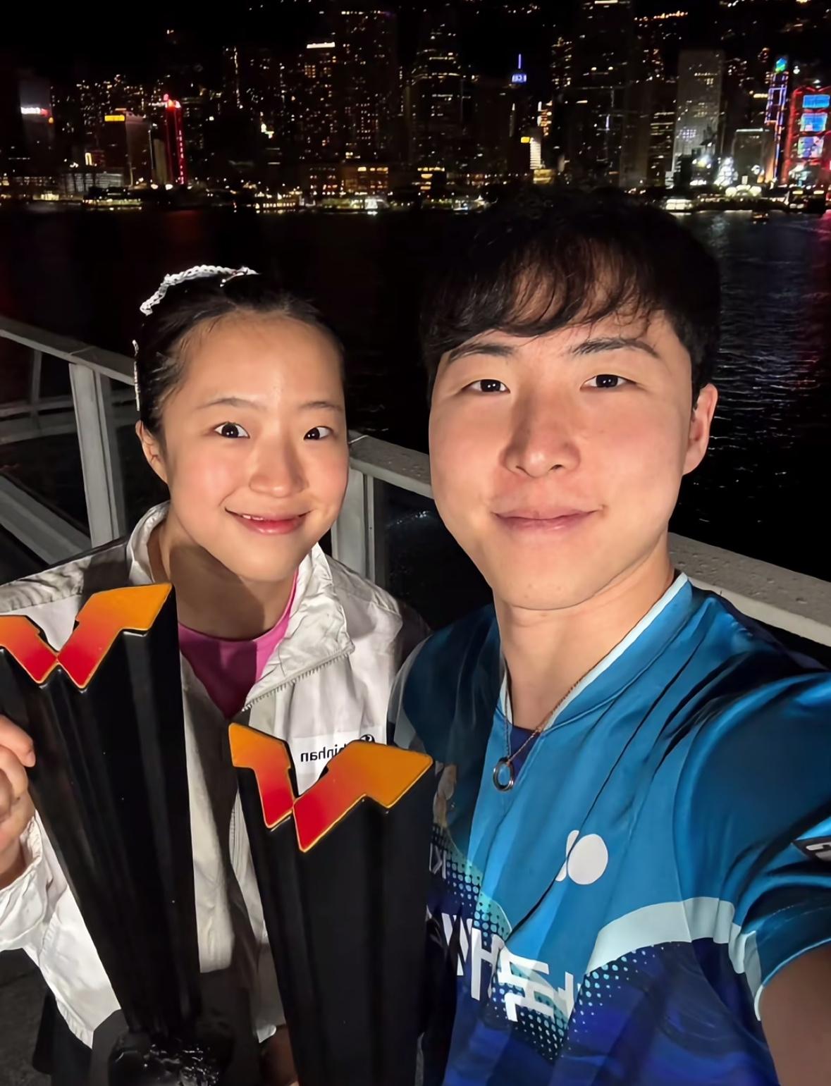 申裕斌/林钟勋的城市宣传照很美申裕斌更新，香港总决赛混双冠军给自己的202