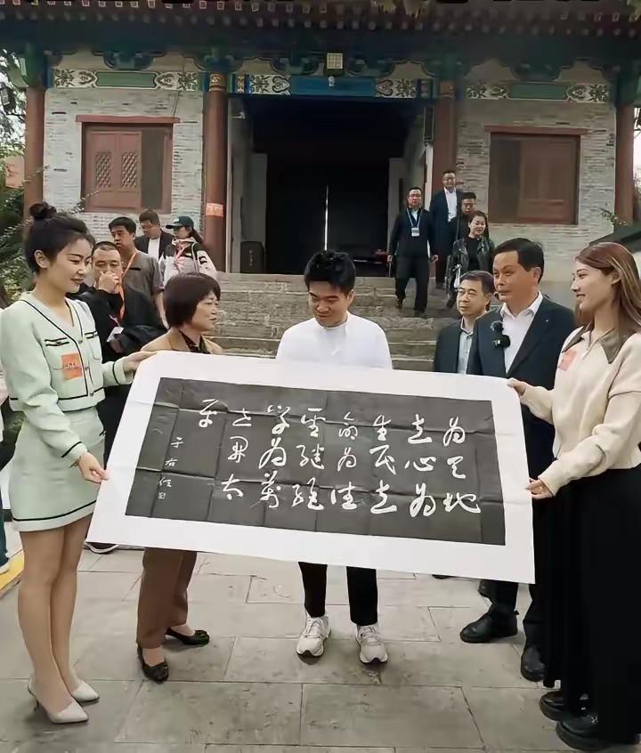 宋代大儒张载的横渠四句，董宇辉老师不能说吗？真是滑天下之大稽了；一个自称是兼