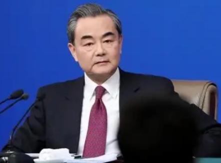 不管日本背后站着的是不是美国，中方显然已经不准备再拖下去，王毅的强硬表态被外界解