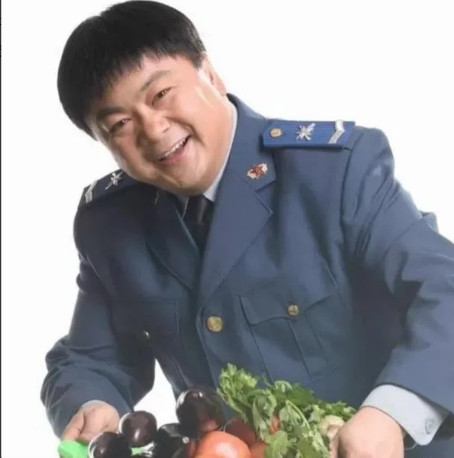 1991年，洪剑涛家保姆找他借10w块买房，洪剑涛二话没说就借给了她。10年后，