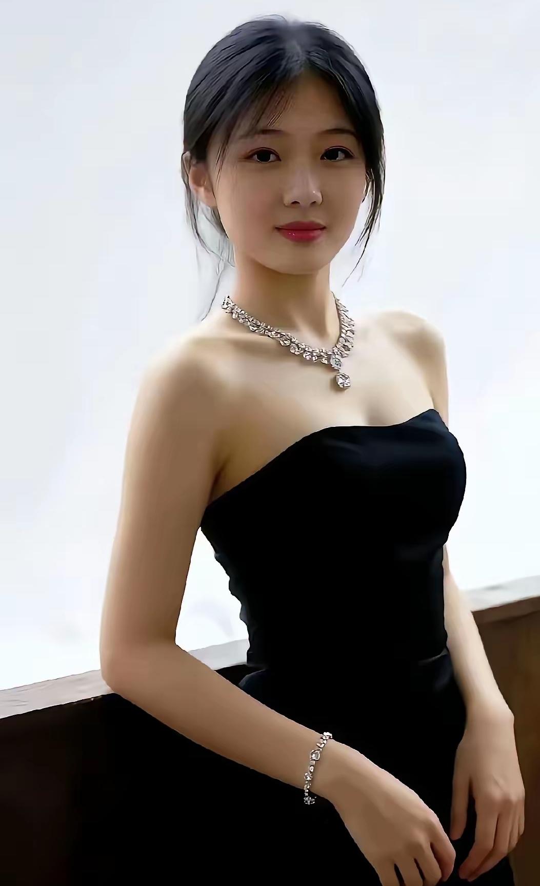 30岁不上班，在家伺候3位老人，月入26000，这姑娘才是人间清醒？我们小区