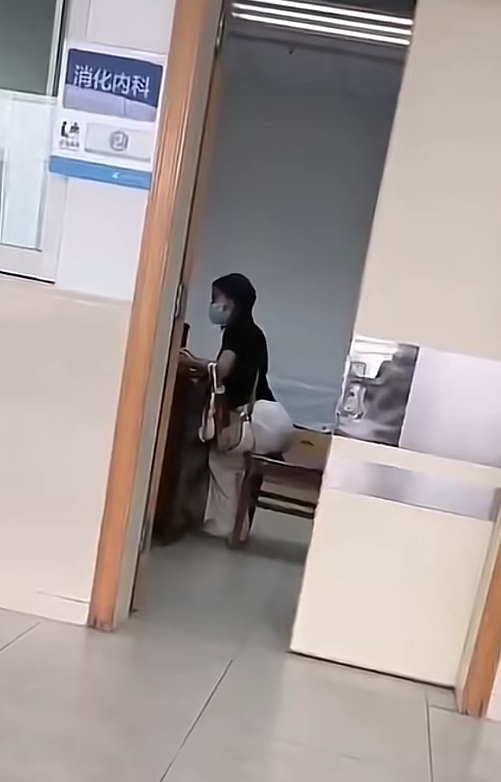 陪小姨子来医院看病了！！！