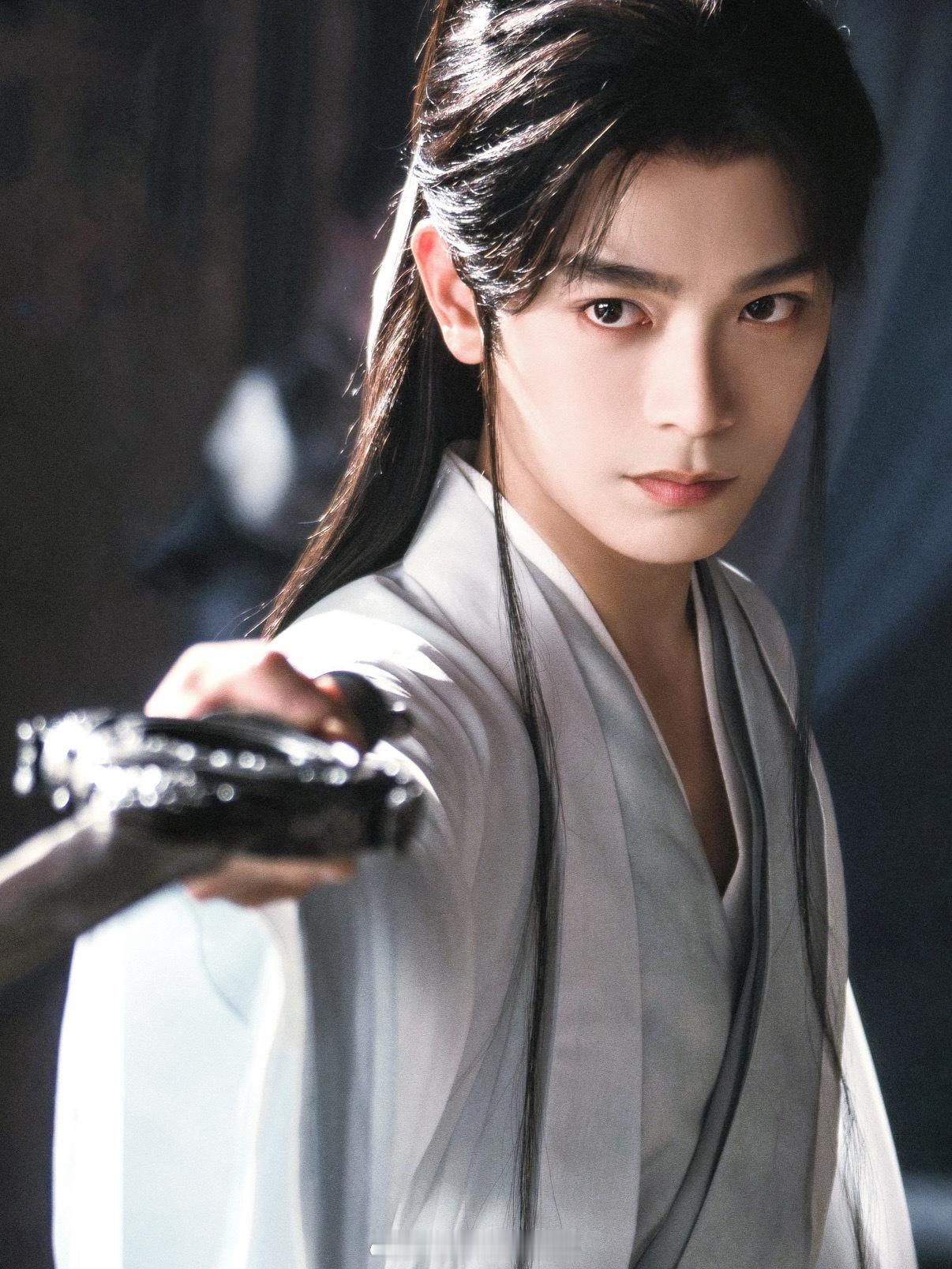 🍉柠萌古装剧《恰逢雨连天》主演丁禹兮、卢昱晓，这两位的合作你期待吗