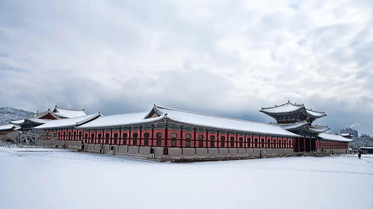 韩媒：到访韩国的游客，十个中有三个是中国人！7月24日，韩国媒体《京乡新闻》发