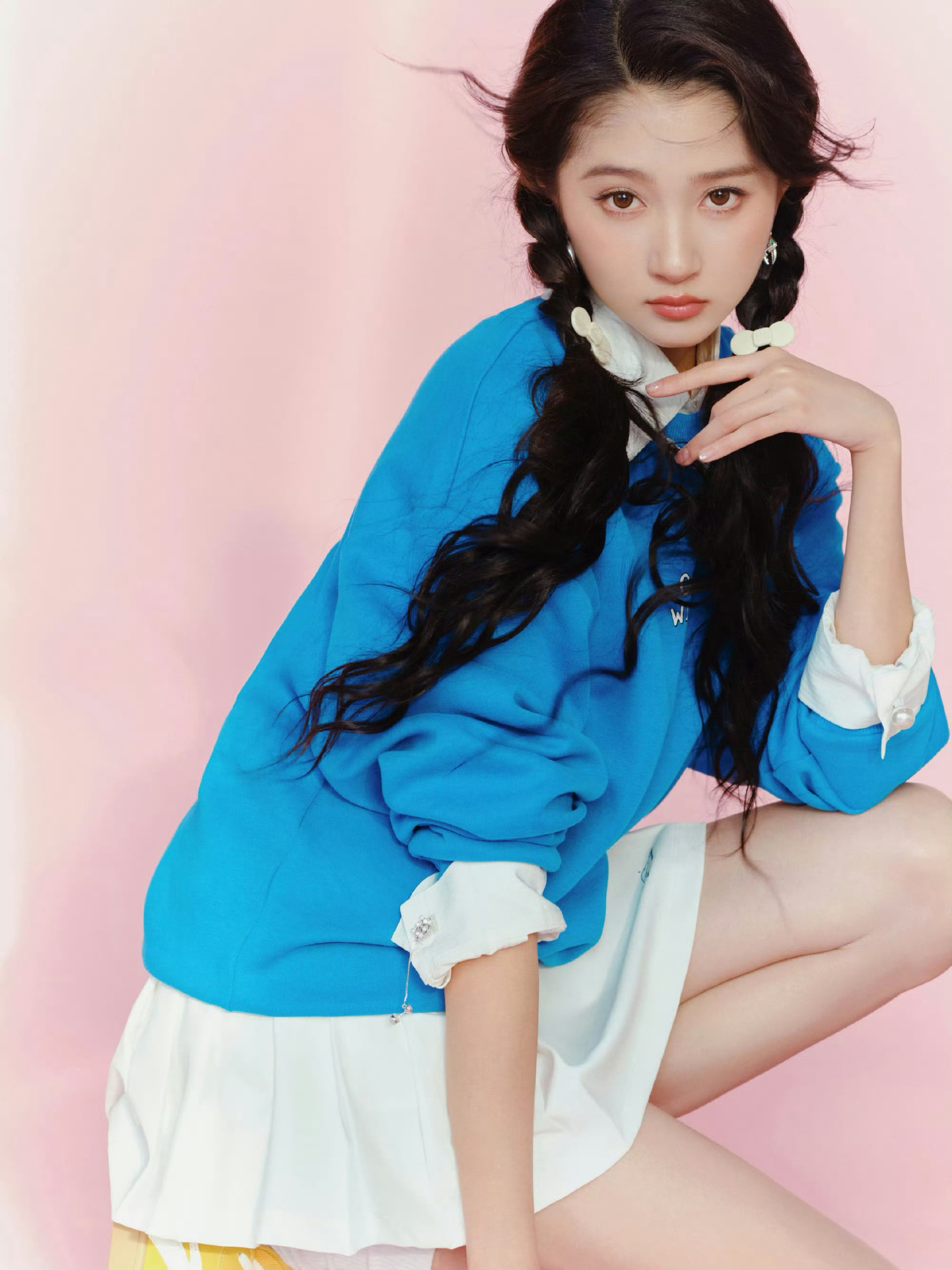 关晓彤活力棒球风造型，青春感拉满​​​