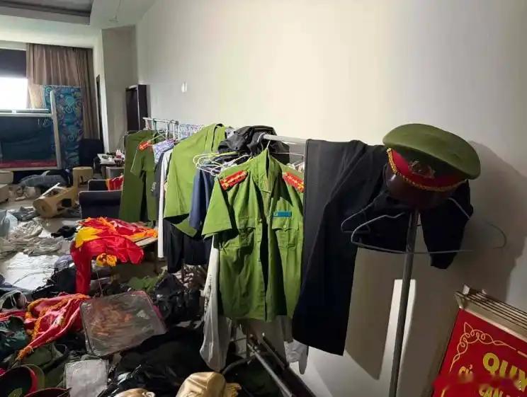 泰柬边境电诈园区酷刑室首次曝光：12间地牢、电椅、断肢，还有一间可疑手术室【独家实拍】泰柬边境奥斯马