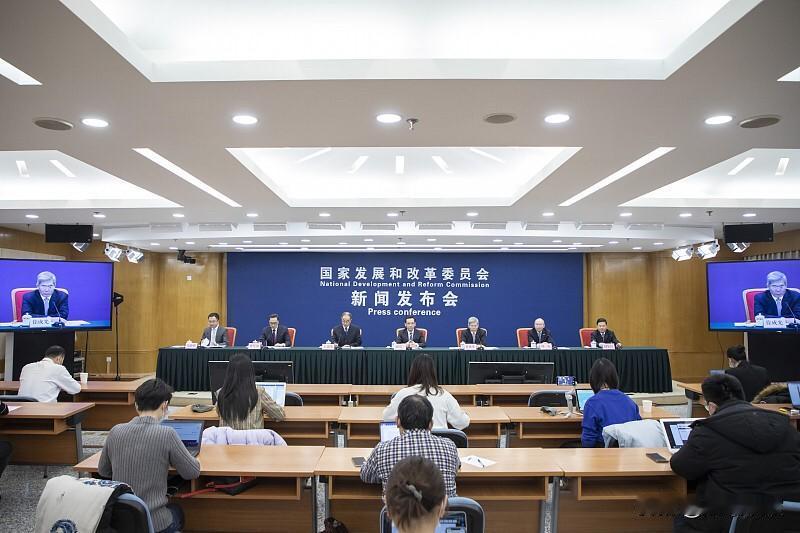 千亿铁路大单突然砸下！发改委集中批复4条铁路，释放什么信号？别再说基建“