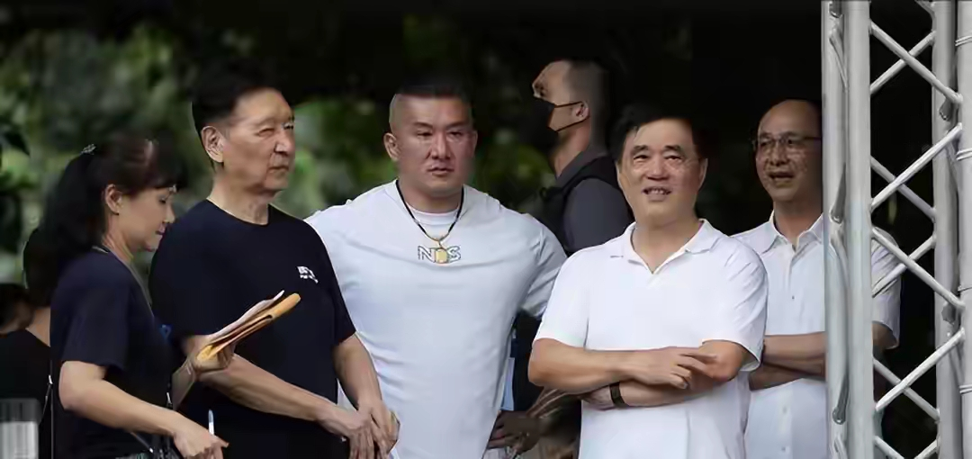 挺卢派”现在大力支持郝龙斌了，并没有支持罗智强，罗智强在这件事情上应该是很尴尬的