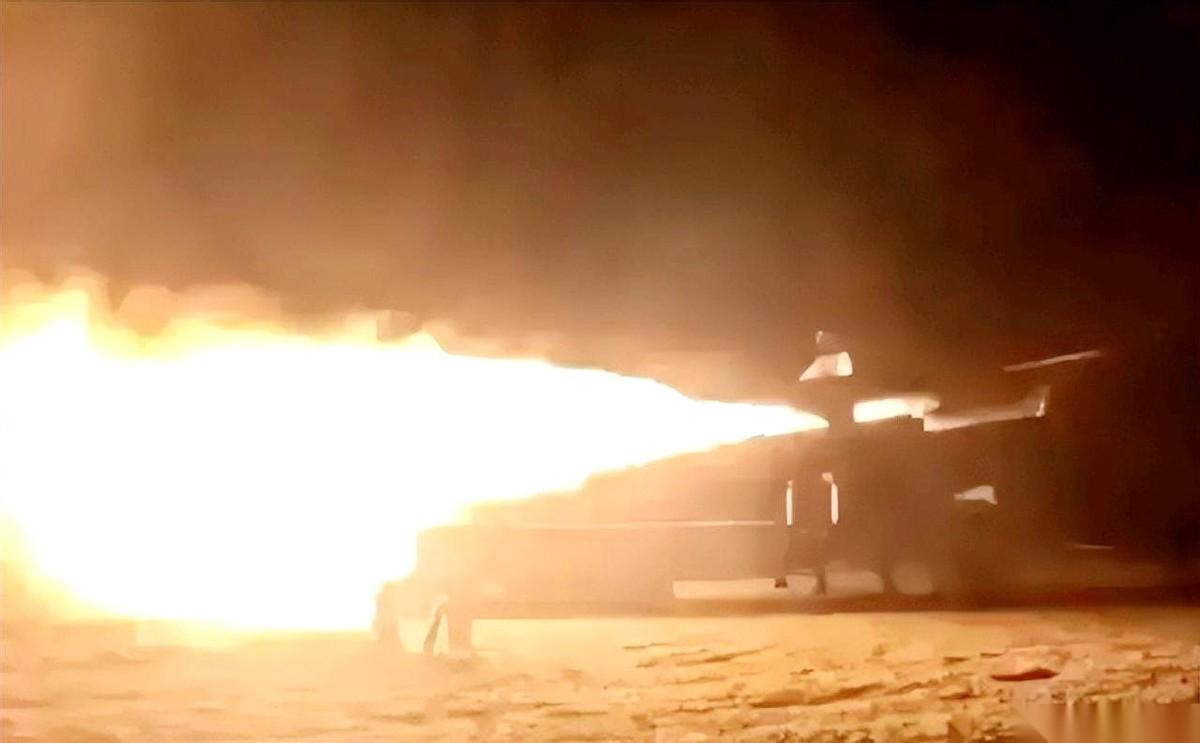 俄罗斯腹地，突然炸了。不是前线，不是边境，是乌德穆尔特共和国，沃特金斯克机器制造