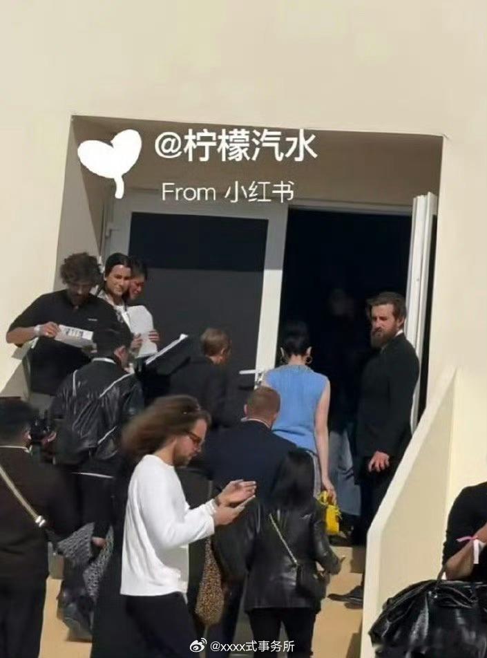 其实这些待遇对全球代言人来说没什么热巴从没先辣菜别人但每一次时装周都有人提前