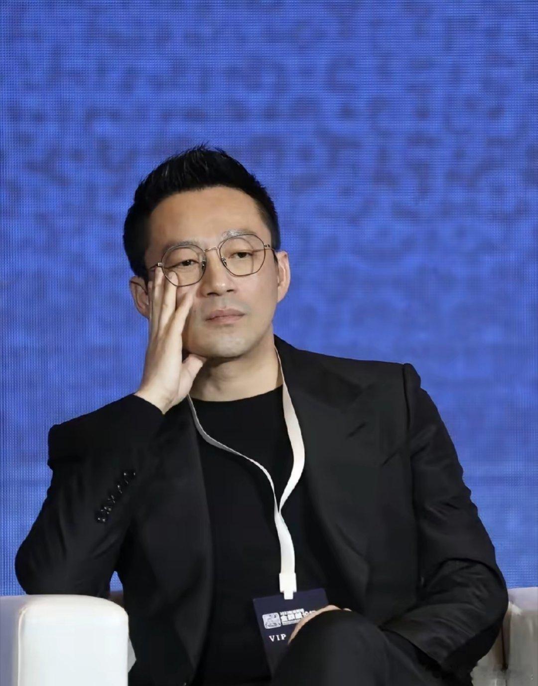 我把丑话说在前面，汪小菲是够呛能把俩孩子接北京来了。他说未来肯定会把两个孩子接过