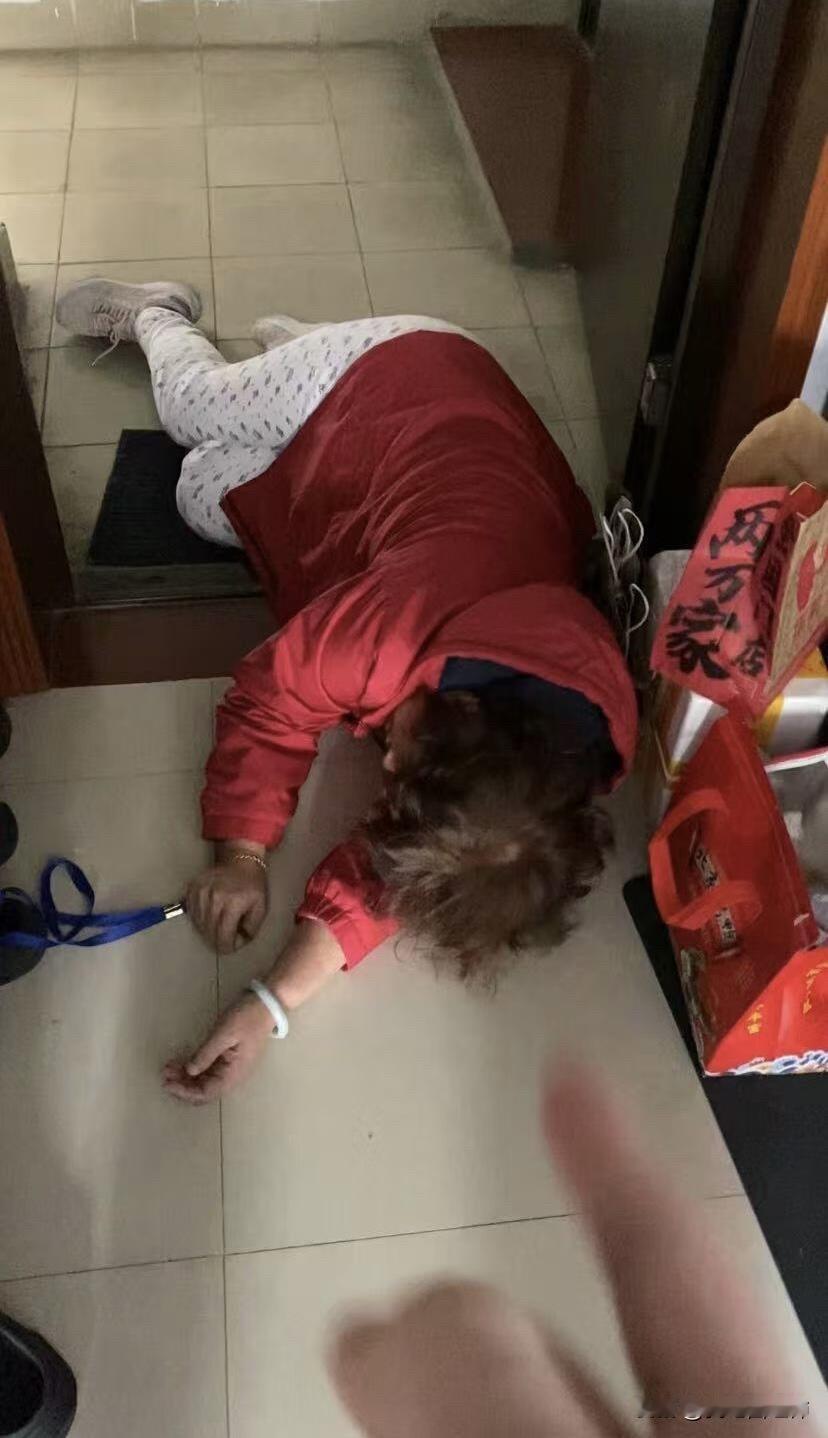 碰到了无赖邻居怎么办！楼下邻居三番五次找上门说我们在发出噪音和敲地板说她有心