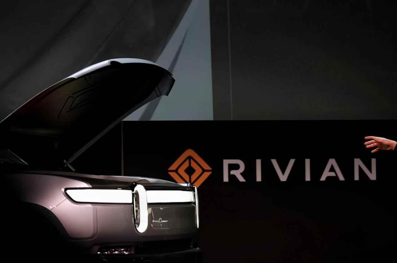 Rivian营收下滑软件暴涨，造车神话破灭前夜，资本正在重新算账2025年最