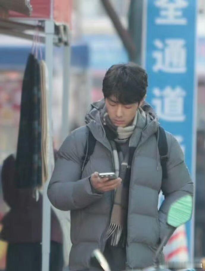 刚毕业的宝宝啊！太可口了！赏味期小卷卷，肖战简直不要太萌！