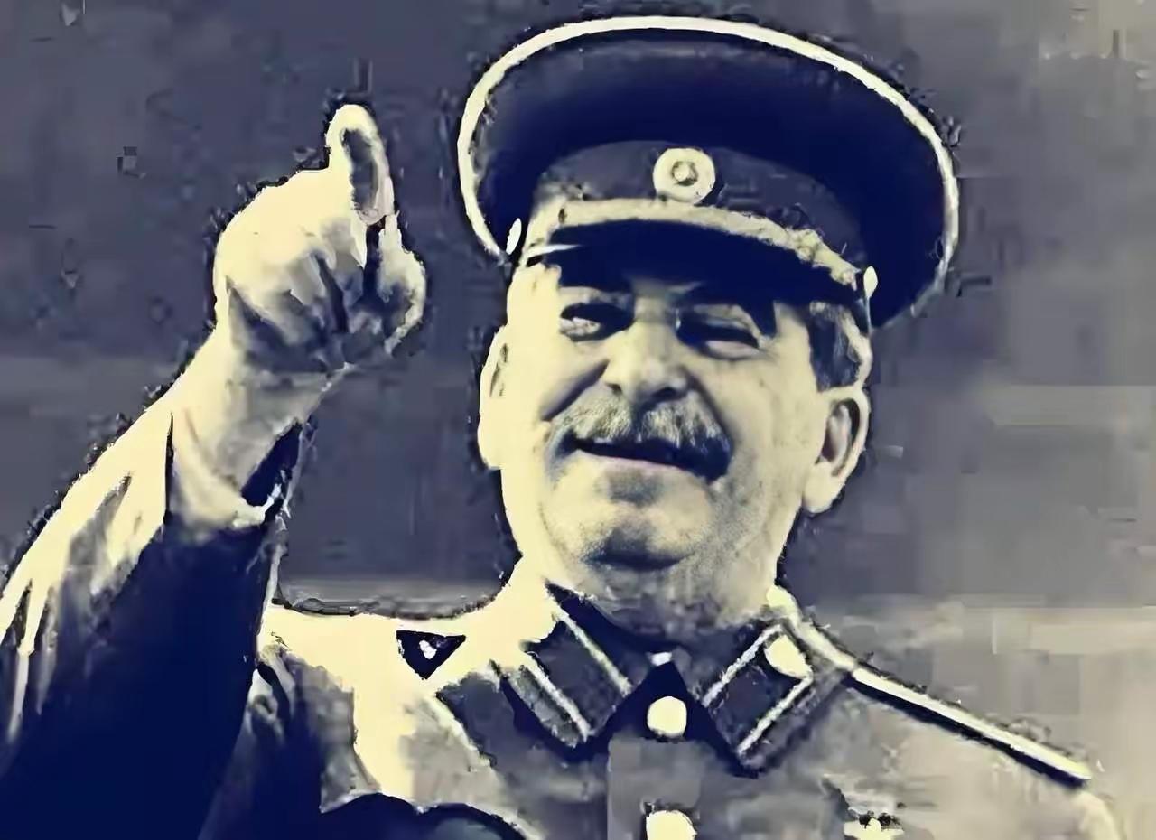 苏联曾以“消灭剥削、实现公平”为崇高理想，却在实践中用极权碾碎了自由，最终连公平