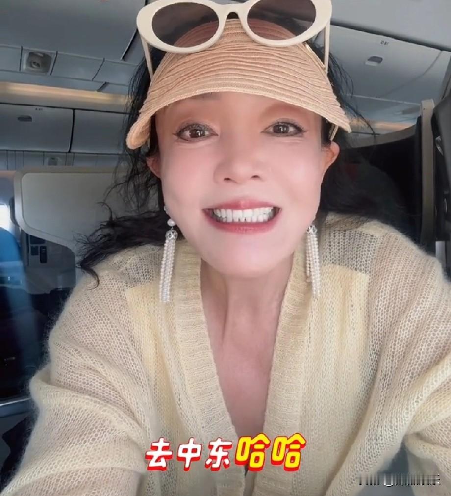 张兰要和儿子汪小菲空中汇合。汪小菲带着安总和李平大厨国外考察，张兰没在家陪怀孕