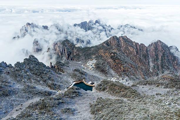 一位创业者说：这个时代想白手起家，最稳的一条路只有一条：做超级个体。现在这个
