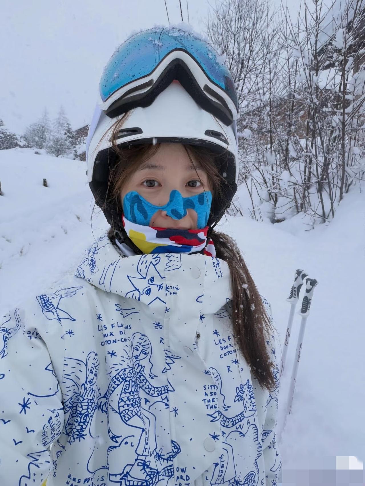 章泽天0基础登大雪山是摆拍吗？近日，章泽天播客采访完中国速登珠峰第一人曾燕红