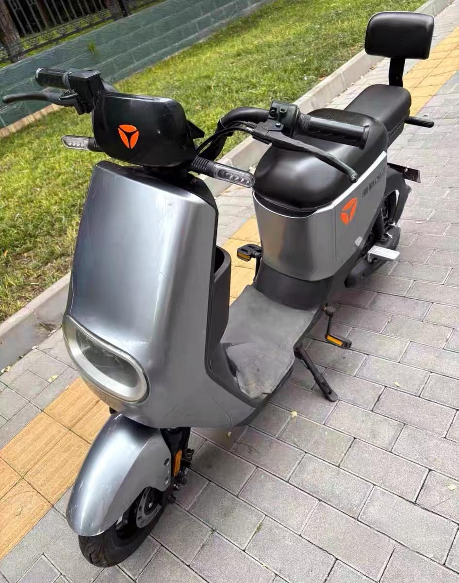 同事工作调动，骑了一年多的电动车他要处理掉，在办公室问我们大家要不要，有谁需要的