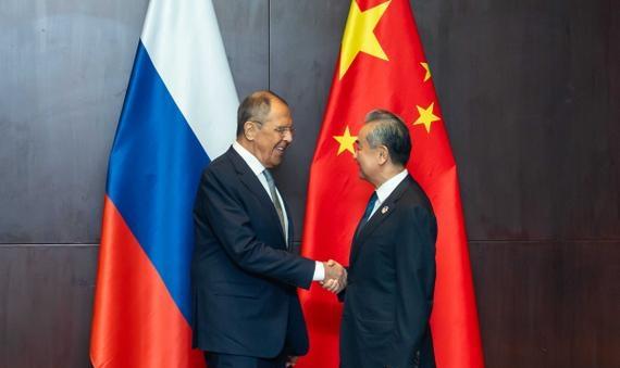 难怪伊朗这么硬气！俄罗斯外长拉夫罗夫在到访中国之后，突然公开宣布援助伊朗先进战机