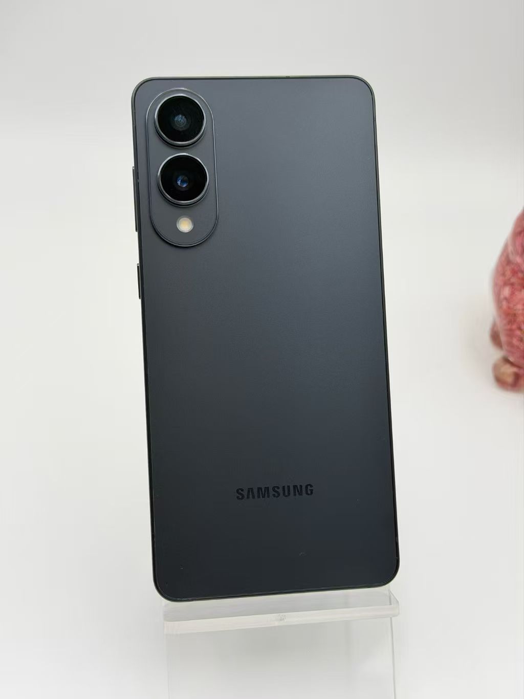 朋友说要把三星S25edge卖了换Mate70Air前者2K屏+骁龙8至尊配上3