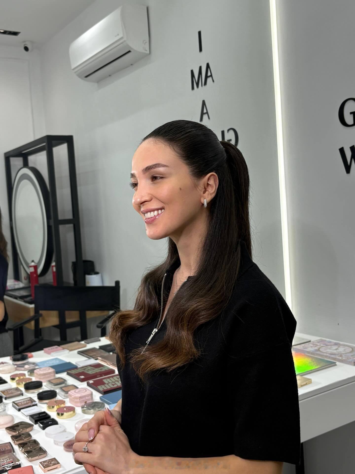 王室王室阿尔巴尼亚王室莱卡王子的小三和她婆婆苏珊，她真挺像苏珊中年时期的，难怪