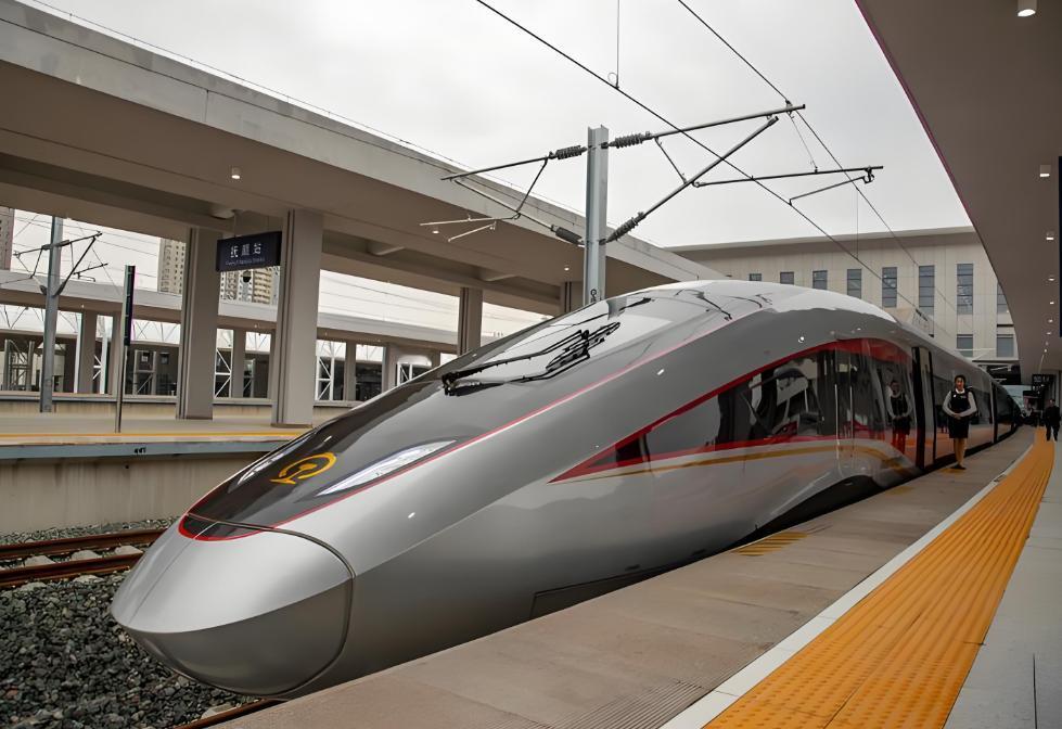 难怪高铁要大力发展，它的能耗成本令人惊讶。一列载有500人的高铁，在时速300公