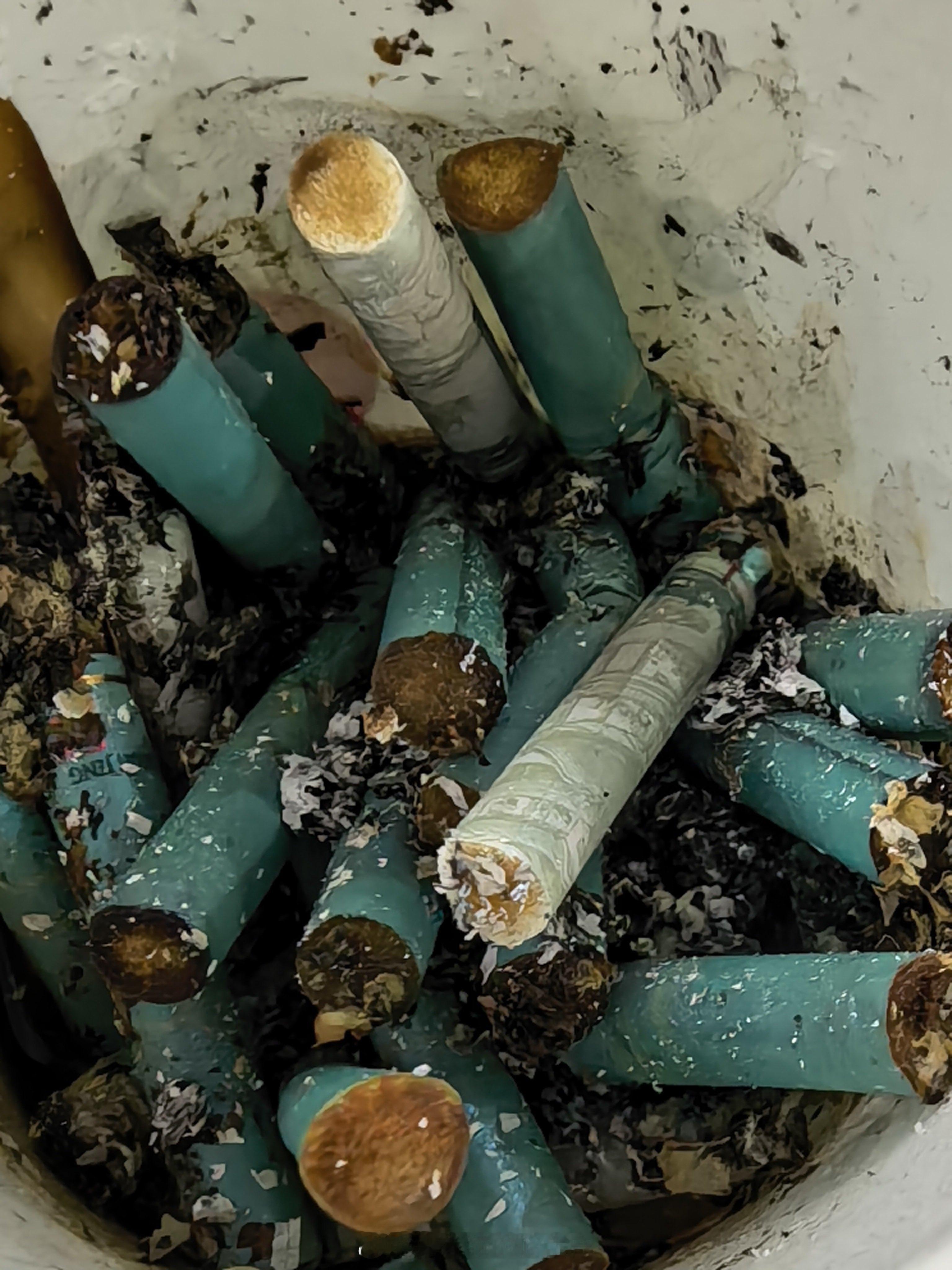 戒烟10年了，现在每天一盒，有时候烟也是有它的作用的。