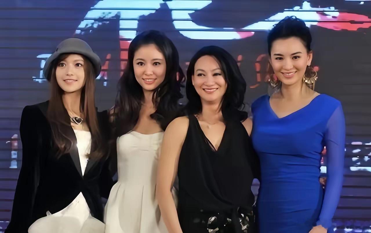 看这张同框照，林心如赢麻了！！脸型真不是颜值的标准答案。林心如脸蛋圆润、面部肉感足，旁边全是尖脸小脸